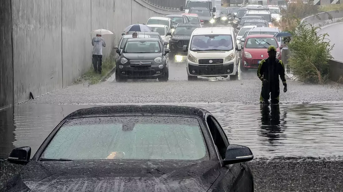 Land unter in der Lombardei nach heftigen Unwettern - Bild: Claudio Furlan/LaPresse via ZUMA Press/dpa