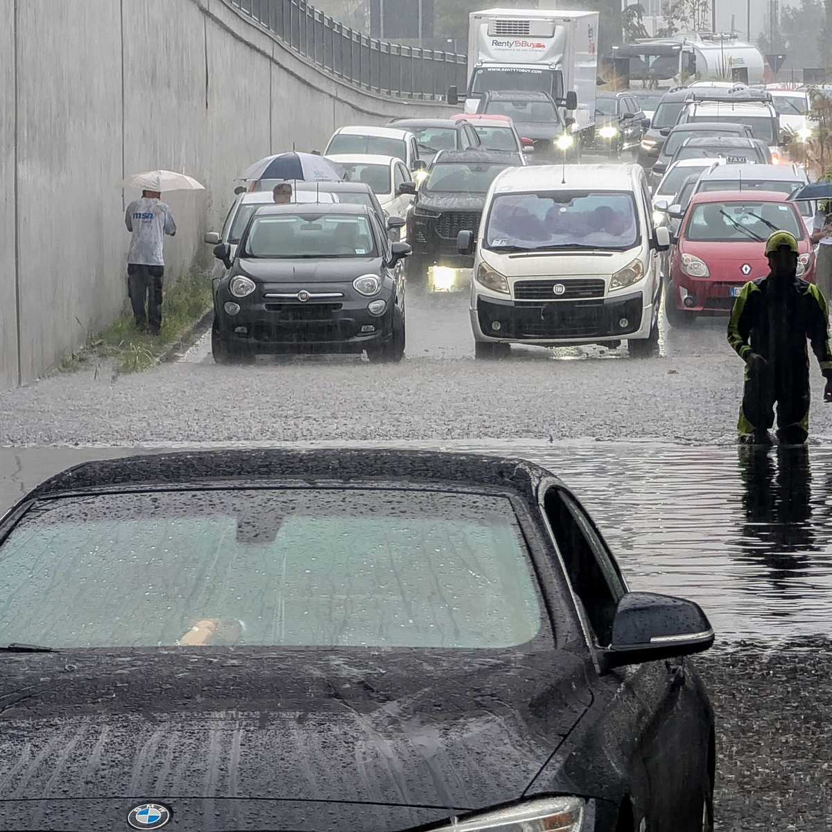 Land unter in der Lombardei nach heftigen Unwettern - Foto: Claudio Furlan/LaPresse via ZUMA Press/dpa