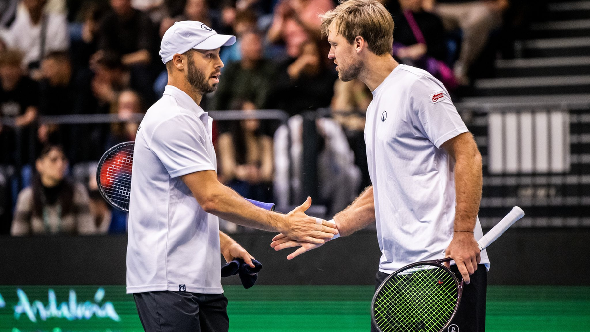 Tim Pütz (l) und Kevin Krawietz dürfen sich über den Einzug in das erste gemeinsame Grand-Slam-Finale freuen. - Foto: Marton Monus/dpa