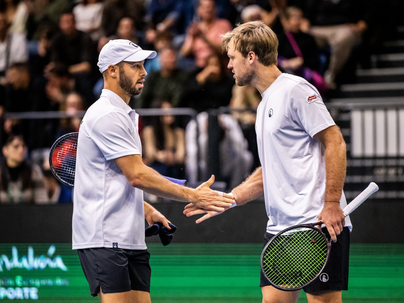 Tim Pütz (l) und Kevin Krawietz dürfen sich über den Einzug in das erste gemeinsame Grand-Slam-Finale freuen. - Foto: Marton Monus/dpa