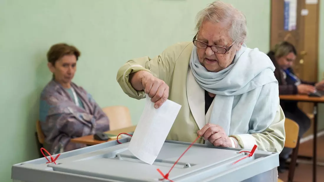 Millionen Menschen sind bei den Regionalwahlen zu Urnengängen aufgerufen. (Archivbild) - Bild: Pelagiya Tihonova/Moscow News Agency/AP/dpa