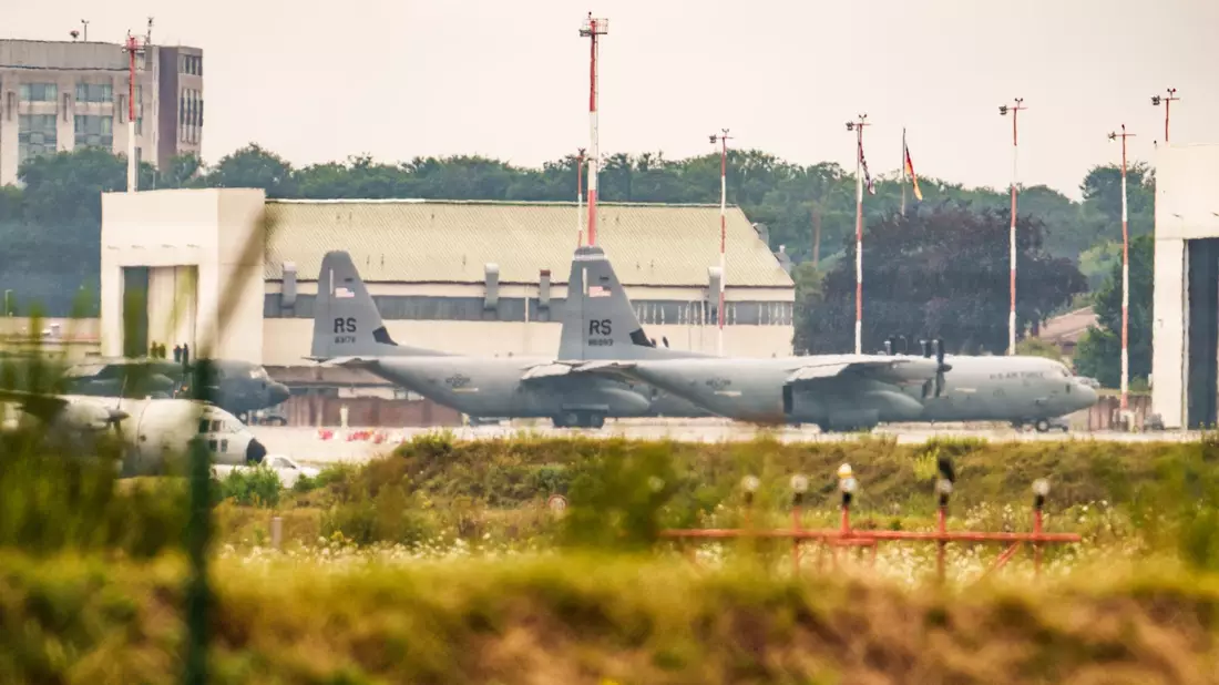 In Ramstein wird über die Unterstützung der Ukraine geredet. - Bild: Andreas Arnold/dpa