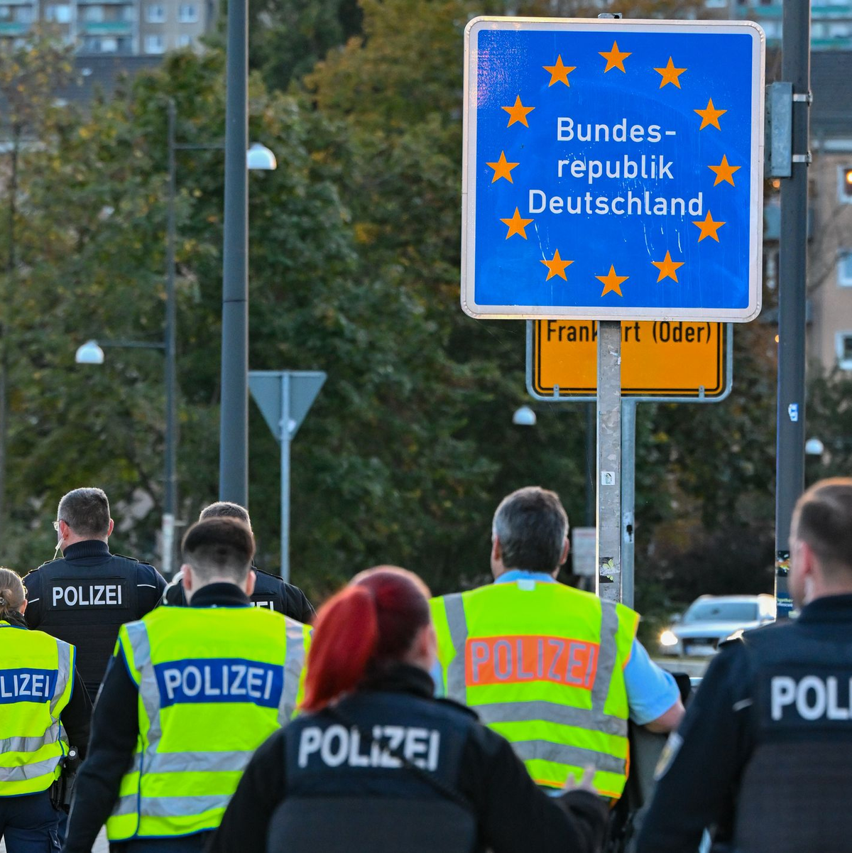 Auch unter Experten umstritten: Zurückweisungen von Migranten an deutschen Grenzen (Archivbild). - Foto: Patrick Pleul/dpa