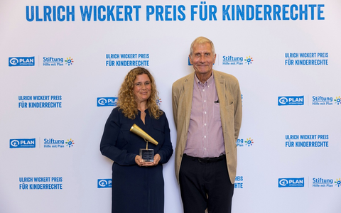 Journalist:innen mit Ulrich Wickert Preis für Kinderrechte 2024 geehrt / Stifter Ulrich Wickert und seine Jury würdigen herausragende Medienbeiträge - Foto: presseportal.de Journalist:innen mit Ulrich Wickert Preis für Kinderrechte 2024 geehrt / Stifter Ulrich Wickert und seine Jury würdigen herausragende Medienbeiträge - Foto: presseportal.de