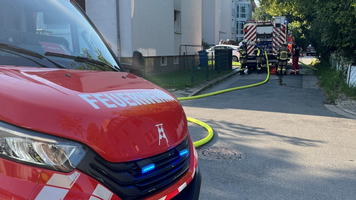 FW-E: Kellerbrand in einem Mehrfamilienhaus - Einsatzkräfte in kürzester Zeit vor Ort - Foto: presseportal.de
