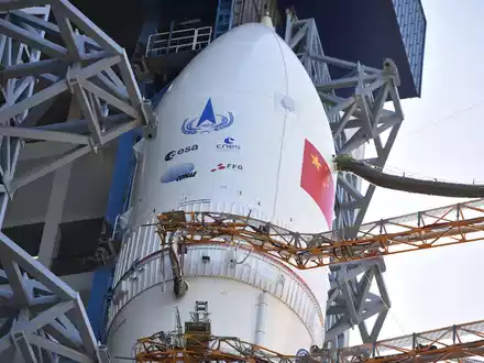 Zwei Trägerraketen vom Typ «Langer Marsch 5» will China nutzen, um zum Mars zu fliegen und von dort Gestein zurückzubringen. (Archivbild) - Foto: Unbekannt/CHINA NATIONAL SPACE ADMIN. CNSA via APA/dpa