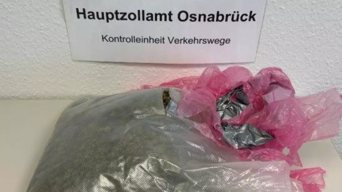 HZA-BI: Gemeinsame Kontrollaktion von Zoll, Polizei und Ordnungsamt in Bad Salzuflen/Bei Aufbauarbeiten der Frühjahrskirmes Schötmar illegale Beschäftigung aufgedeckt - Bild: presseportal.de