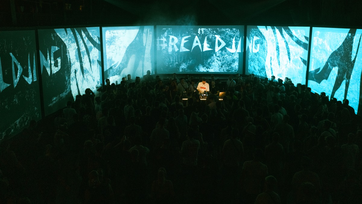 Revolutionäre 360-Grad-Show: Künstler Eskei83 und Forschende der HTW Dresden schaffen einzigartiges Konzerterlebnis im Rahmen von NEX STAGE by glo(TM) - Foto: presseportal.de