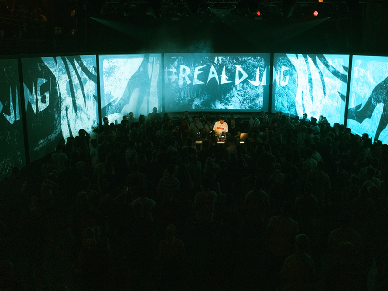 Revolutionäre 360-Grad-Show: Künstler Eskei83 und Forschende der HTW Dresden schaffen einzigartiges Konzerterlebnis im Rahmen von NEX STAGE by glo(TM) - Foto: presseportal.de