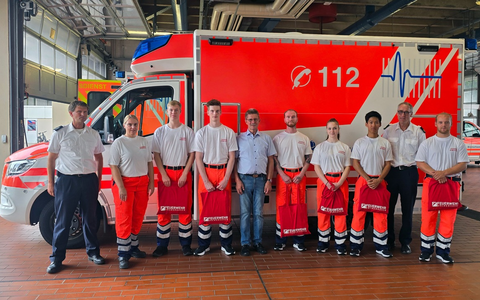 FW Bremerhaven: Erster Lehrgang zur Berufsausbildung von Notfallsanitäterinnen und Notfallsanitätern bei der Feuerwehr Bremerhaven gestartet - Foto: presseportal.de