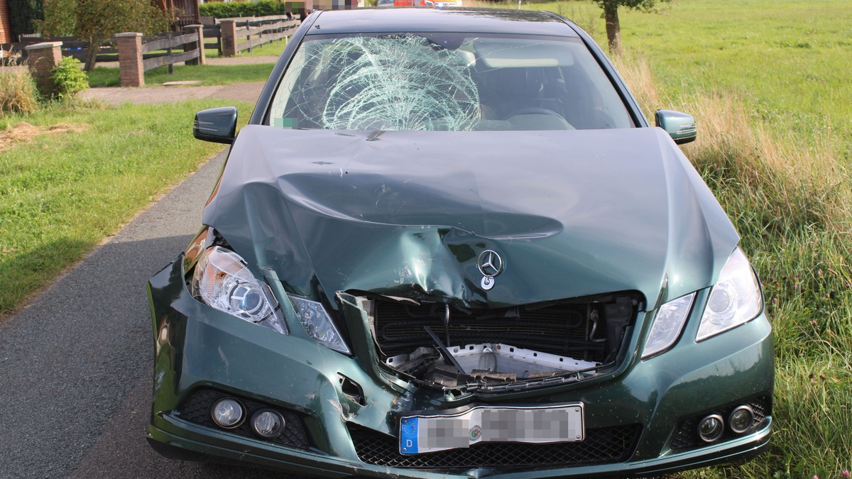 POL-MI: Zusammenstoß mit Auto: Kleinkraftradfahrer schwer verletzt - Foto: presseportal.de