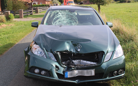 POL-MI: Zusammenstoß mit Auto: Kleinkraftradfahrer schwer verletzt - Foto: presseportal.de