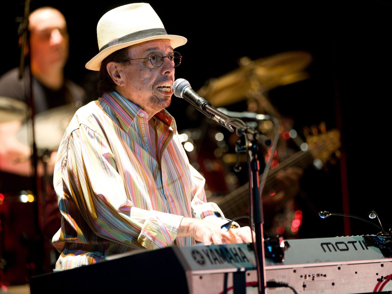 Sérgio Mendes öffnete der brasilianischen Musik die Türen zur Welt. (Archivbild) - Foto: Peter Kollanyi/dpa