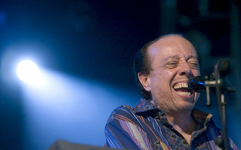 Sérgio Mendes ist tot. Sein Song «Mas que nada» wurde ein Welthit. (Archivbild) - Foto: Adrian Ruiz De Hierro/epa efe/dpa