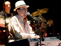 Mit dem Song «Mas que nada» landete Mendes einen Welthit. - Foto: Peter Kollanyi/MTI/dpa