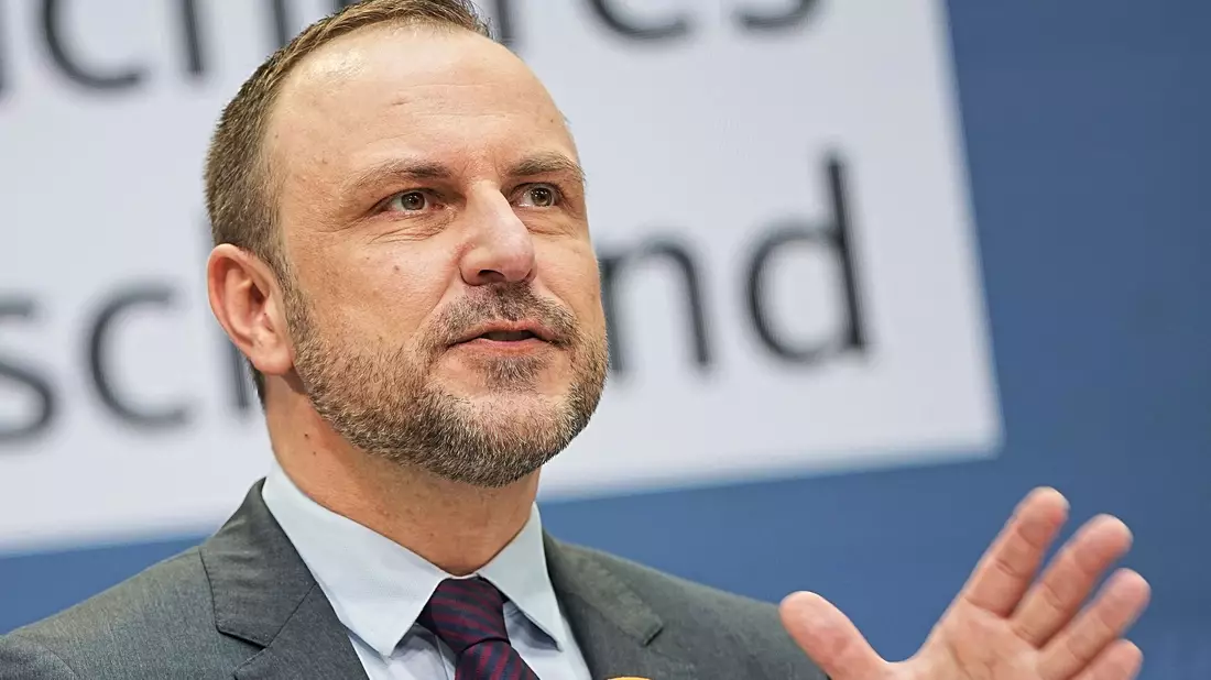 Terrorismus-Experte Neumann rät, mit Anschlagsgefahr rational umzugehen. (Archivbild) - Bild: Michael Kappeler/dpa