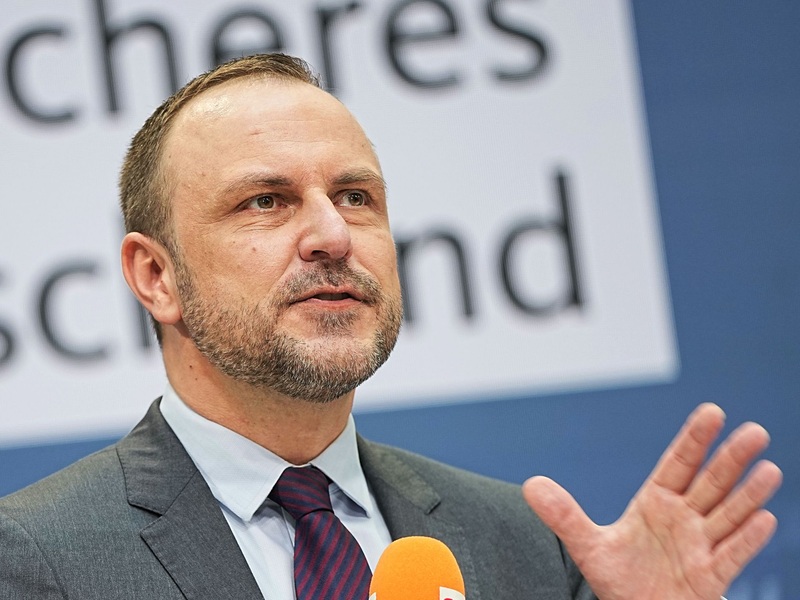 Terrorismus-Experte Neumann rät, mit Anschlagsgefahr rational umzugehen. (Archivbild) - Foto: Michael Kappeler/dpa