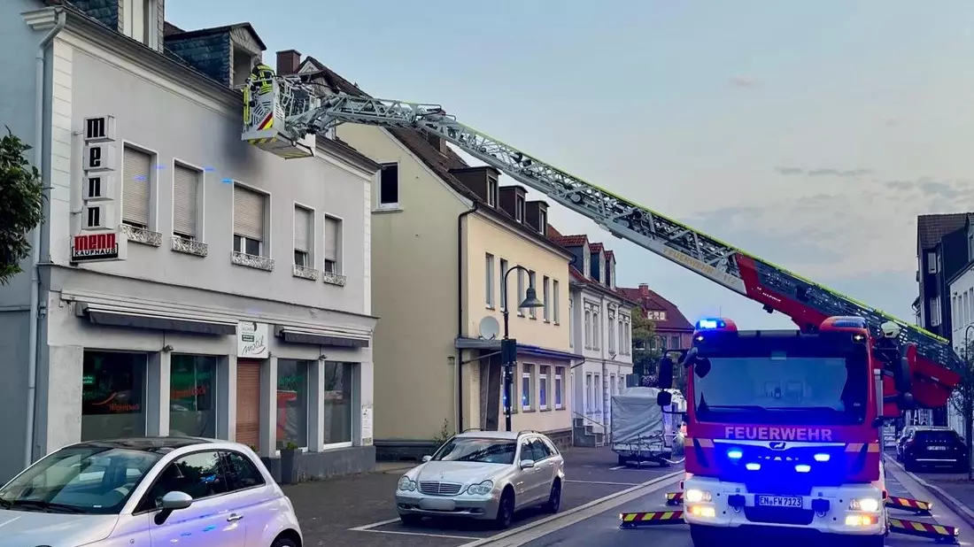 FW-EN: Rettungsdienst wurde mit Drehleiter unterstützt - Bild: presseportal.de