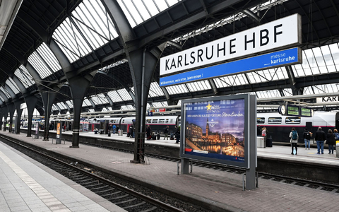 Am Karlsruher Hauptbahnhof kam es am Freitagabend zu einem Messerangriff. (Symbolbild) - Foto: Uli Deck/dpa