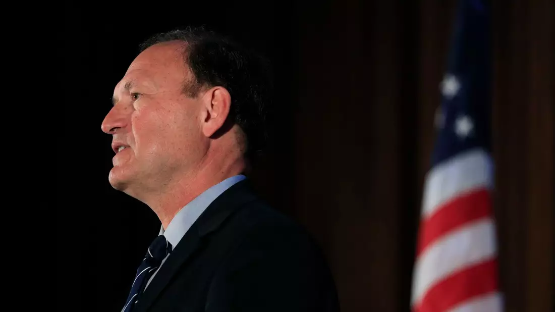 US-Supreme-Court-Richter Samuel Alito meldete in seinen Finanzunterlagen Konzertkarten im Wert von 900 Dollar als Geschenk von Gloria Fürstin von Thurn und Taxis. (Archivbild) - Bild: Jae C. Hong/AP/dpa