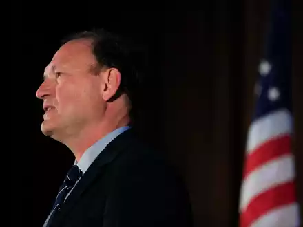 US-Supreme-Court-Richter Samuel Alito meldete in seinen Finanzunterlagen Konzertkarten im Wert von 900 Dollar als Geschenk von Gloria Fürstin von Thurn und Taxis. (Archivbild) - Foto: Jae C. Hong/AP/dpa