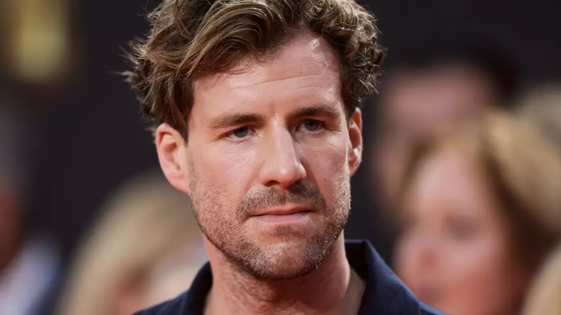 In Ostwestfalen wollte Comedian Luke Mockridge seine neue Tour starten - nach massiver Kritik an seinen Aussagen über Behindertensport sind die ersten Auftritte nun abgesagt. (Archivbild) - Bild: Rolf Vennenbernd/dpa