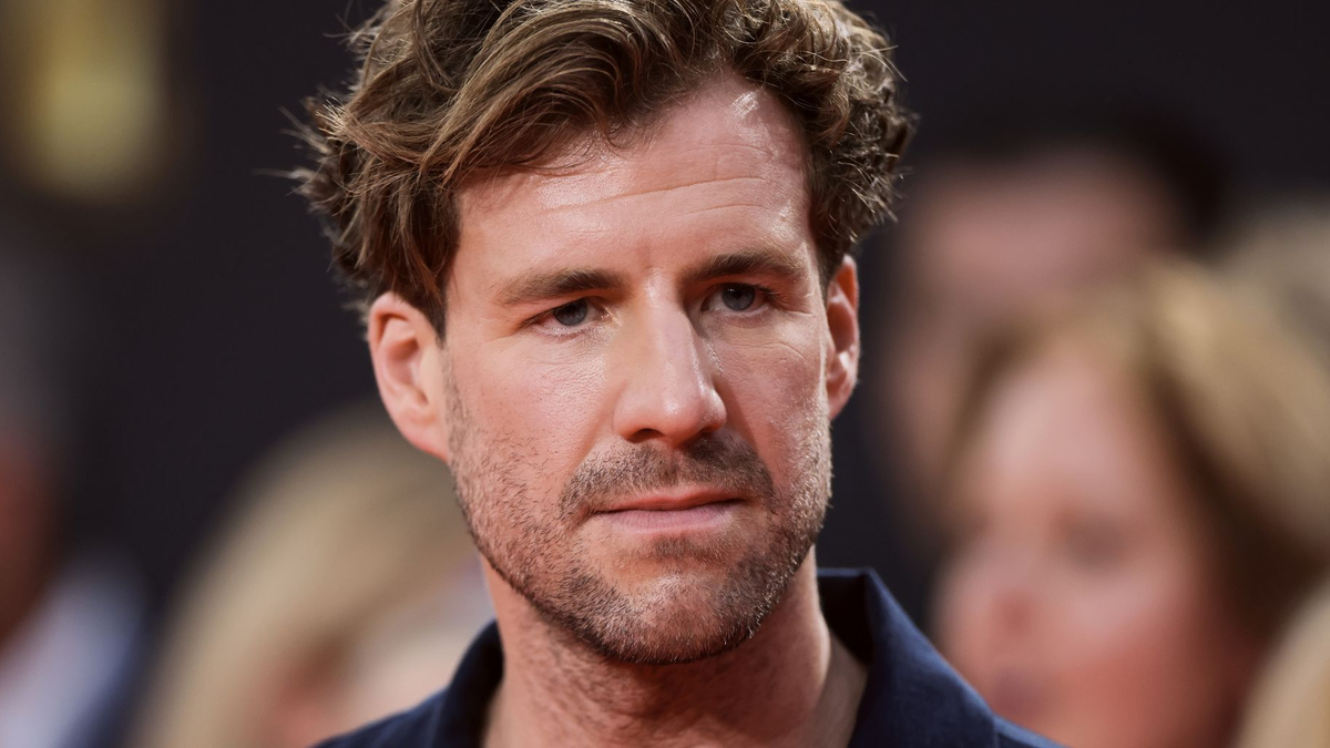 In Ostwestfalen wollte Comedian Luke Mockridge seine neue Tour starten - nach massiver Kritik an seinen Aussagen über Behindertensport sind die ersten Auftritte nun abgesagt. (Archivbild) - Foto: Rolf Vennenbernd/dpa