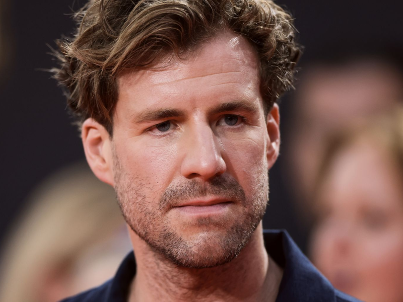 In Ostwestfalen wollte Comedian Luke Mockridge seine neue Tour starten - nach massiver Kritik an seinen Aussagen über Behindertensport sind die ersten Auftritte nun abgesagt. (Archivbild) - Foto: Rolf Vennenbernd/dpa