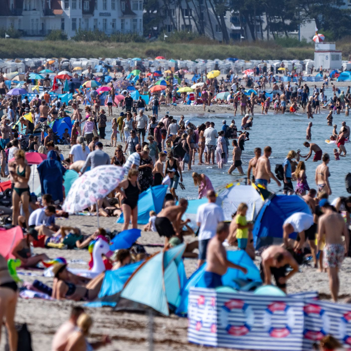 Die Zahl der Badetoten ist im laufenden Jahr deutlich gestiegen - mindestens 353 Menschen sind ertrunken. (Symbolbild) - Foto: Stefan Sauer/dpa