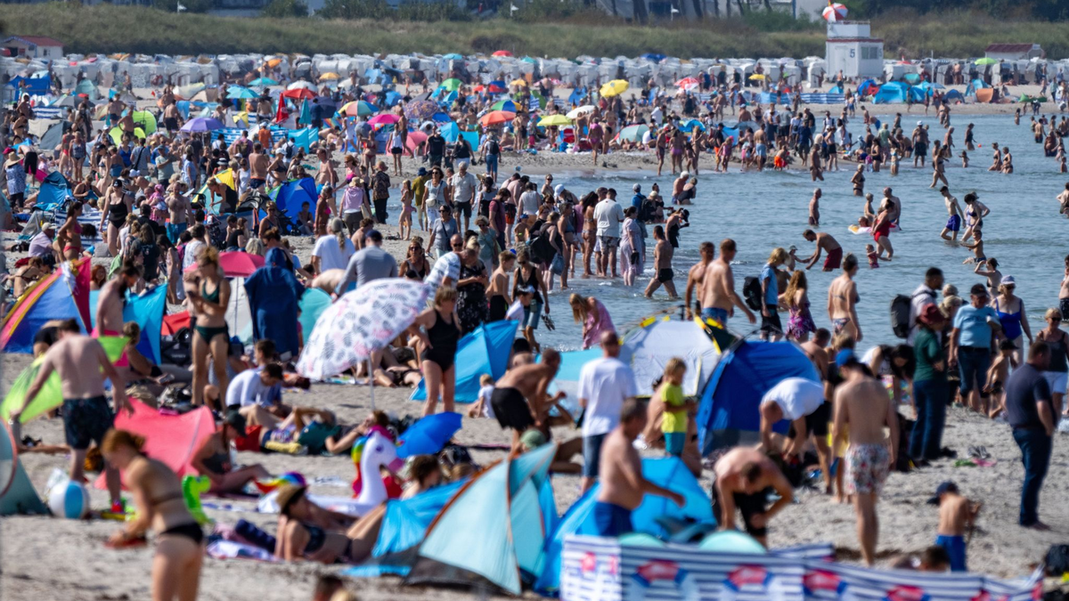Volle Hotels, volle Strände: Deutschland-Tourismus wächst. - Foto: Stefan Sauer/dpa