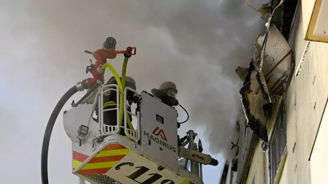 FW-M: Hochhaus in Flammen (Forstenried) - Bild: presseportal.de