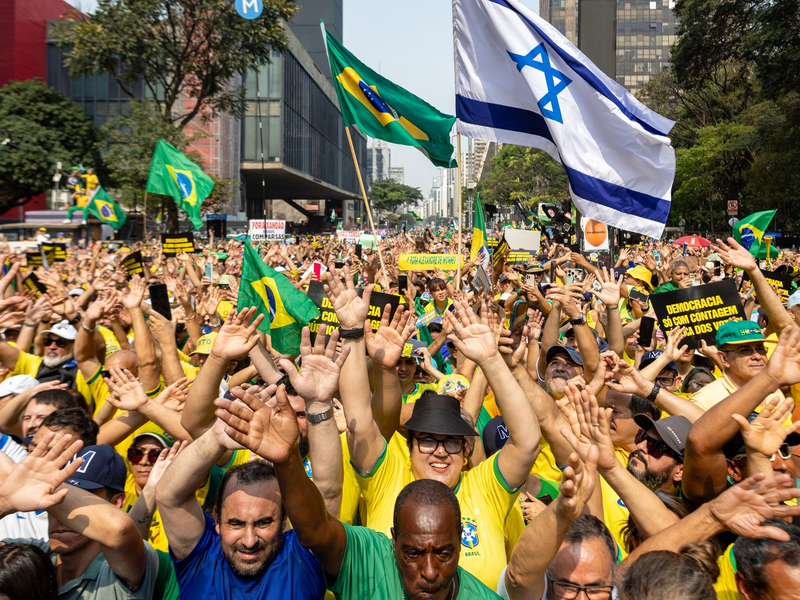 Die Sperrung der Online-Plattform X ist in Brasilien umstritten (Archivbild). - Foto: Allison Sales/dpa