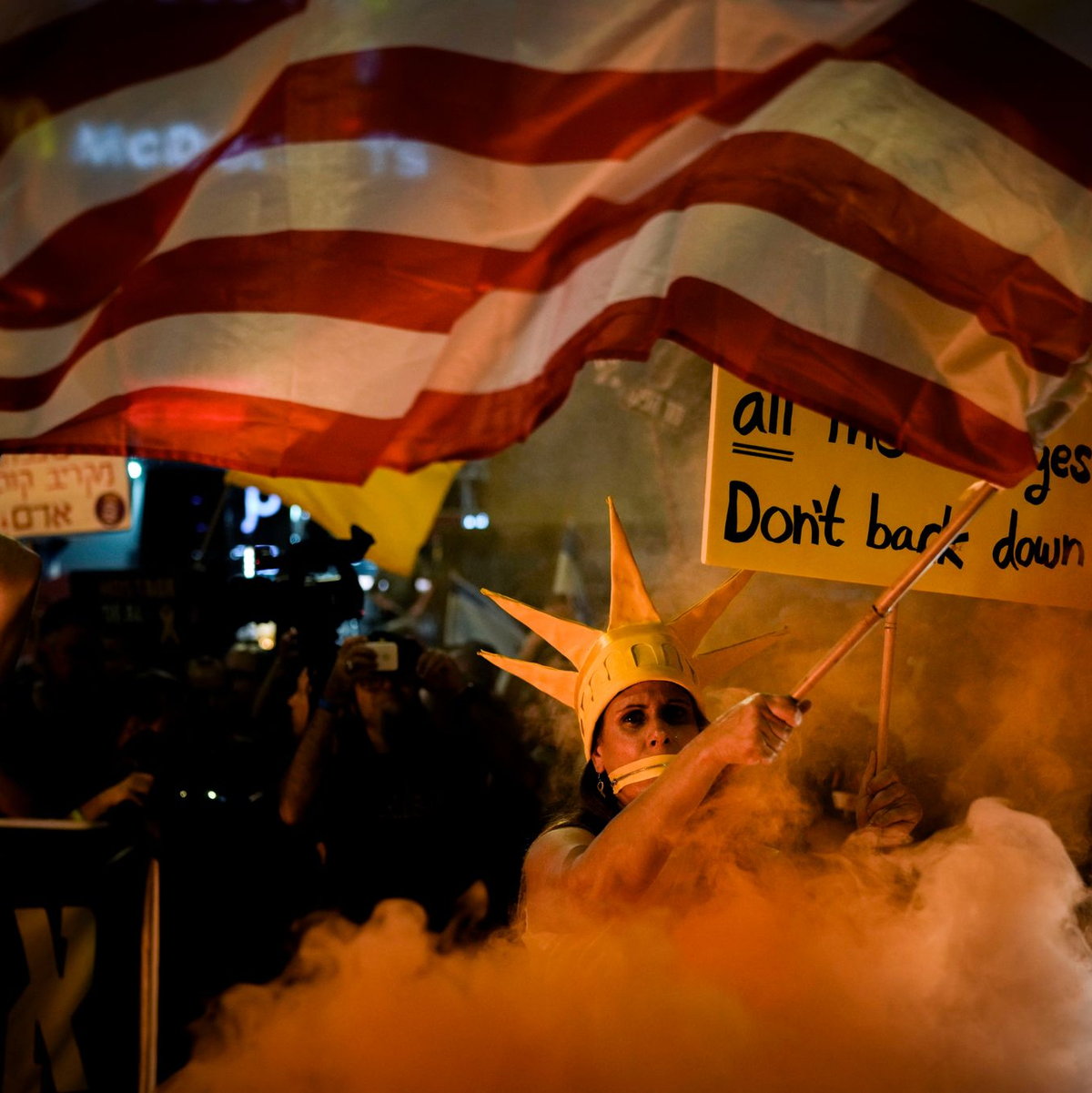 Kritiker halten den Druck auf die Regierung aufrecht.  - Foto: Leo Correa/AP/dpa