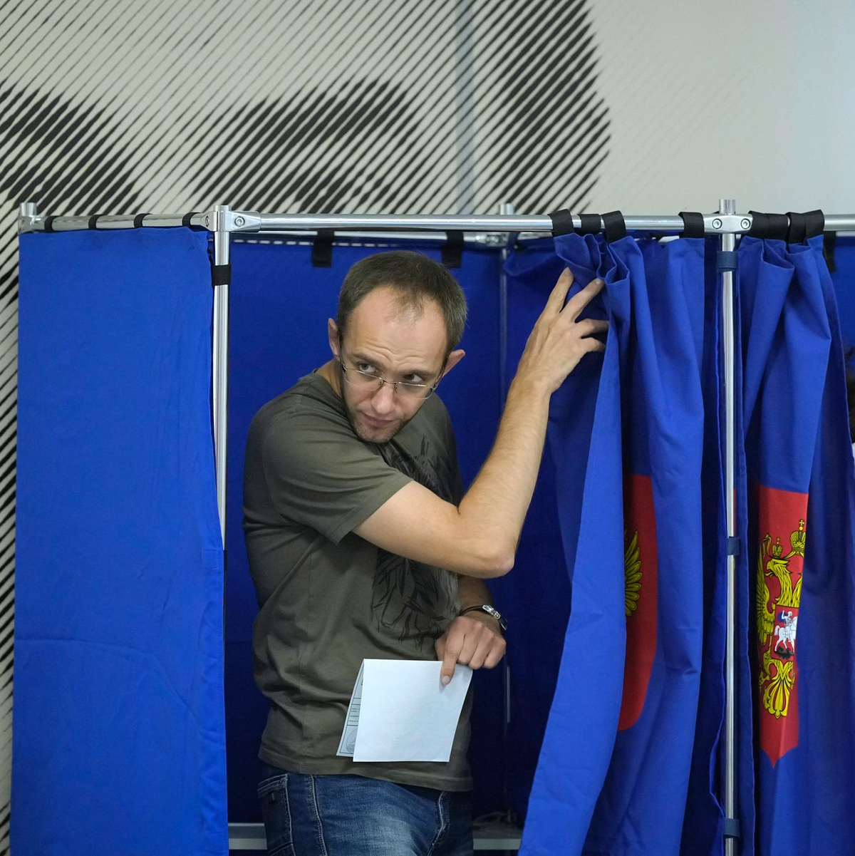 Millionen Menschen sind in Russland zur Regional- und Kommunalwahlen aufgerufen. - Foto: Dmitri Lovetsky/AP/dpa