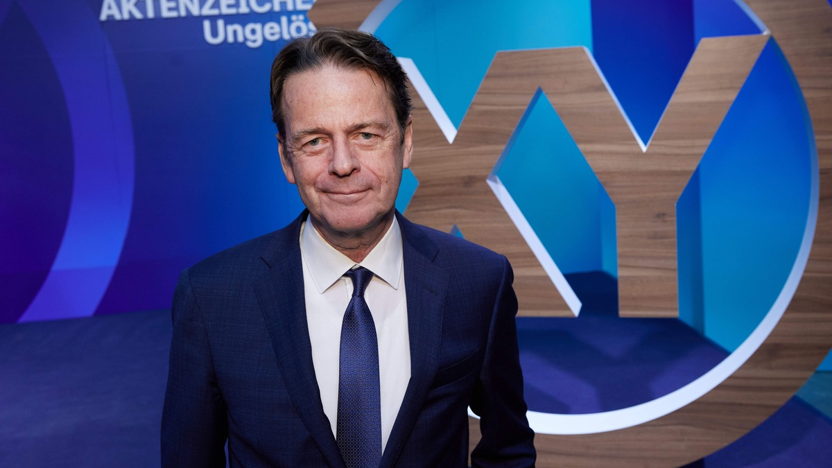 Moderator Rudi Cerne: 