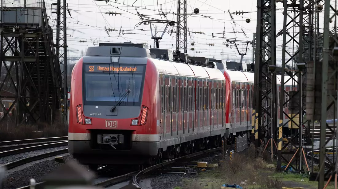 Nach erheblichen Einschränkungen im Bahnverkehr läuft wieder alles planmäßig. - Bild: Sebastian Gollnow/dpa