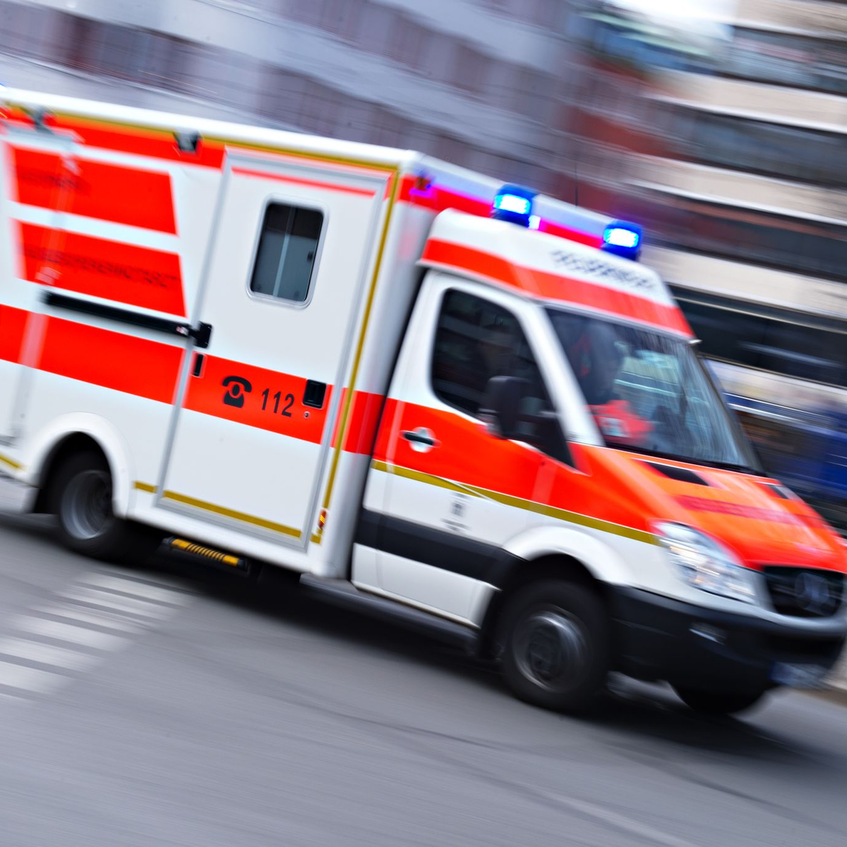 Bei dem Vorfall sind drei Menschen schwer verletzt worden. (Symbolbild) - Foto: Nicolas Armer/dpa