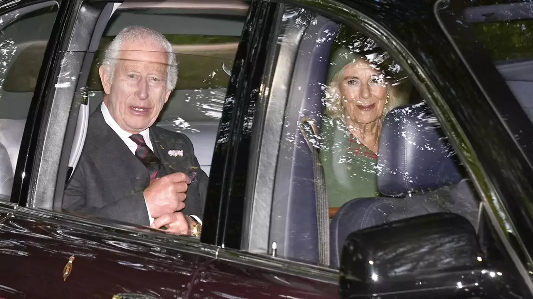 Ihr Sohn König Charles III. hat kein leichtes Jahr hinter sich. - Bild: Aaron Chown/PA Wire/dpa