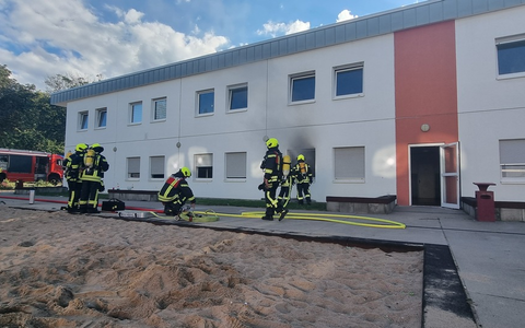 FW-OB: Brand in Flüchtlingsunterkunft an der Duisburger Straße schnell unter Kontrolle gebracht - Foto: presseportal.de