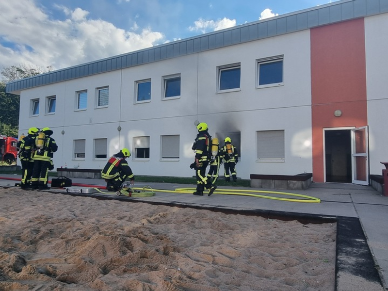 FW-OB: Brand in Flüchtlingsunterkunft an der Duisburger Straße schnell unter Kontrolle gebracht - Foto: presseportal.de