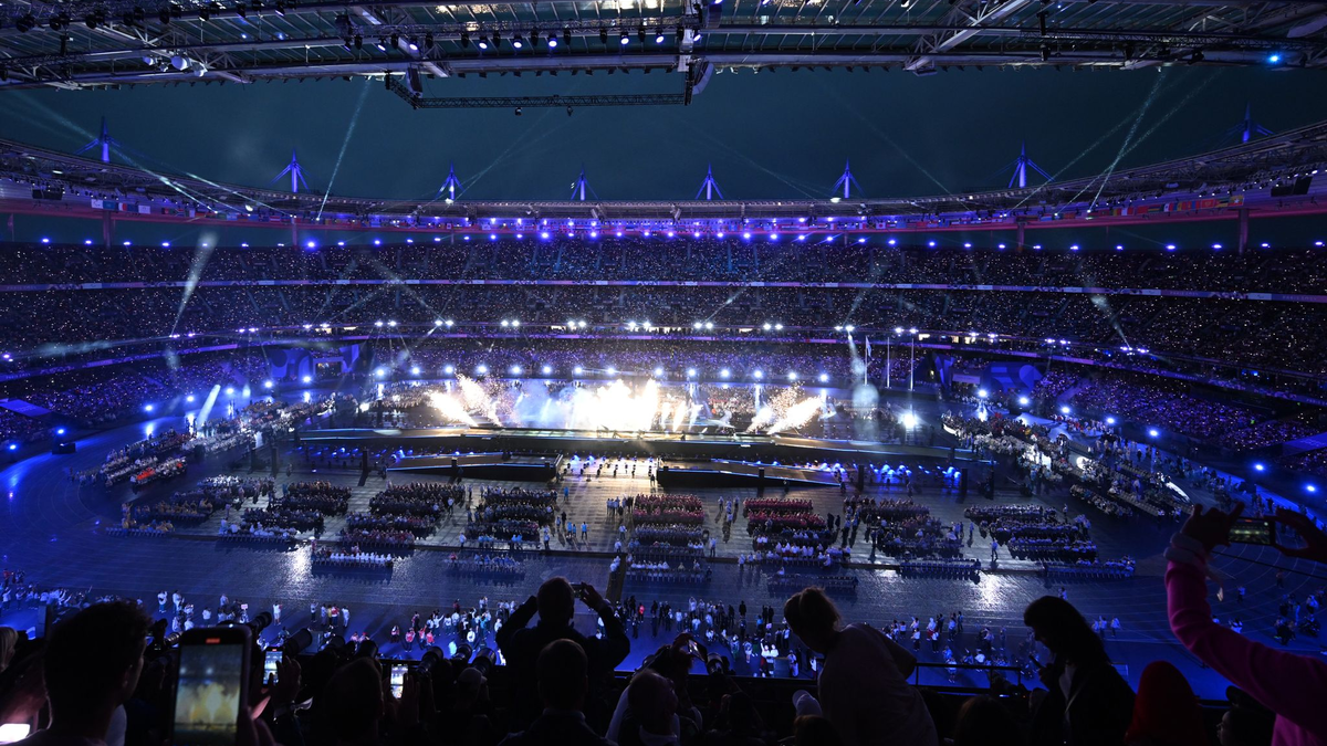 Die Abschiedszeremonie in Paris hat begonnen. - Foto: Julian Stratenschulte/dpa