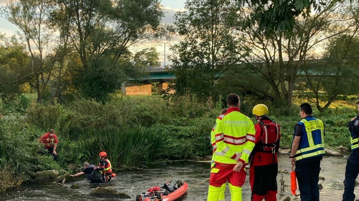 FW-EN: Verunfallter Kanufahrer aus Fischrteppe an der Ruhr gerettet - Foto: presseportal.de