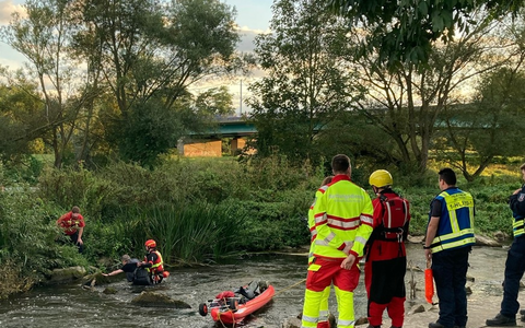 FW-EN: Verunfallter Kanufahrer aus Fischrteppe an der Ruhr gerettet - Foto: presseportal.de