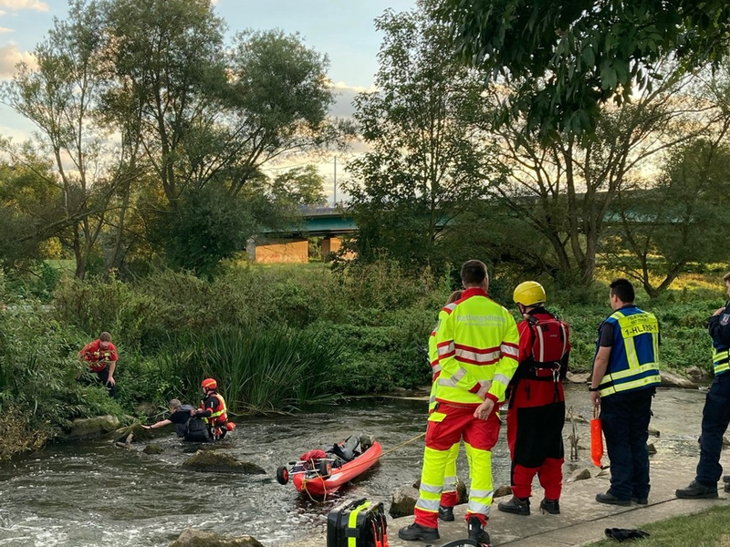 FW-EN: Verunfallter Kanufahrer aus Fischrteppe an der Ruhr gerettet - Foto: presseportal.de