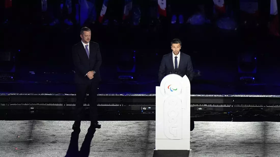 Tony Estanguet und Andrew Parsons halten ihre Abschlussreden. - Bild: Zac Goodwin/PA Wire/dpa