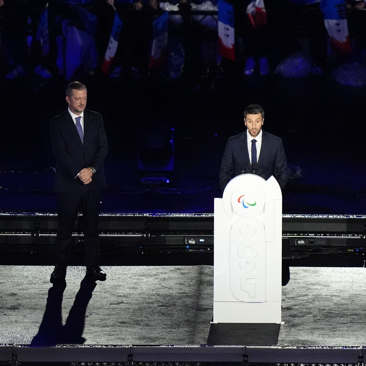 Tony Estanguet und Andrew Parsons halten ihre Abschlussreden. - Foto: Zac Goodwin/PA Wire/dpa