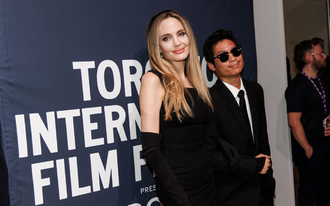 Jolie bedankt sich für Auszeichnung mit einem Appell an Zuschauer und Künstler.  - Foto: Cole Burston/The Canadian Press via AP/dpa