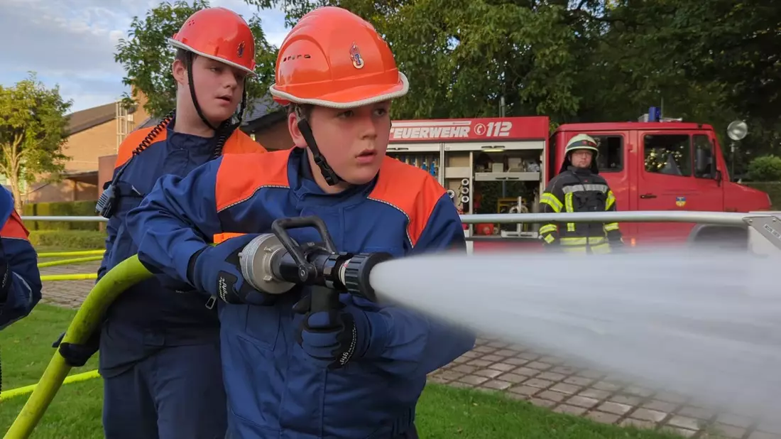 FW-KLE: Spannende Einsätze beim Berufsfeuerwehrtag der Jugendfeuerwehr - Bild: presseportal.de