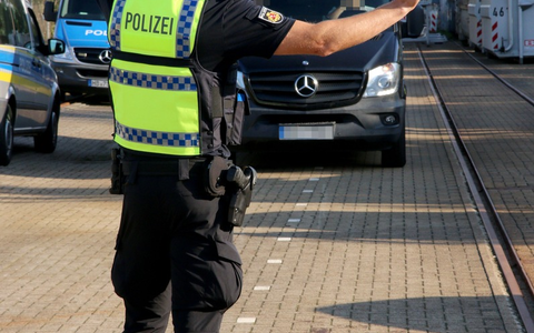 POL-Bremerhaven: Verkehrskontrollen in Bremerhaven: 47 Fahrzeuge missachten Rotlicht an Ampeln - Foto: presseportal.de POL-Bremerhaven: Verkehrskontrollen in Bremerhaven: 47 Fahrzeuge missachten Rotlicht an Ampeln - Foto: presseportal.de