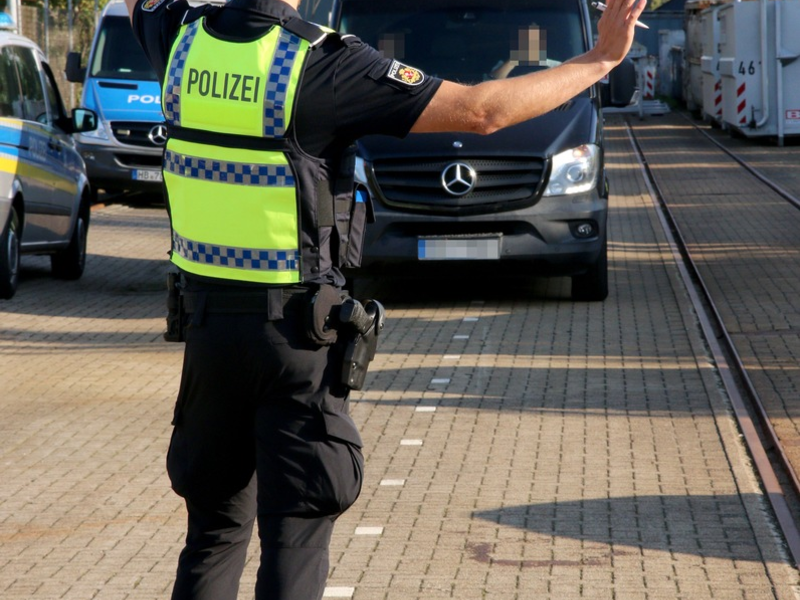 POL-Bremerhaven: Verkehrskontrollen in Bremerhaven: 47 Fahrzeuge missachten Rotlicht an Ampeln - Foto: presseportal.de